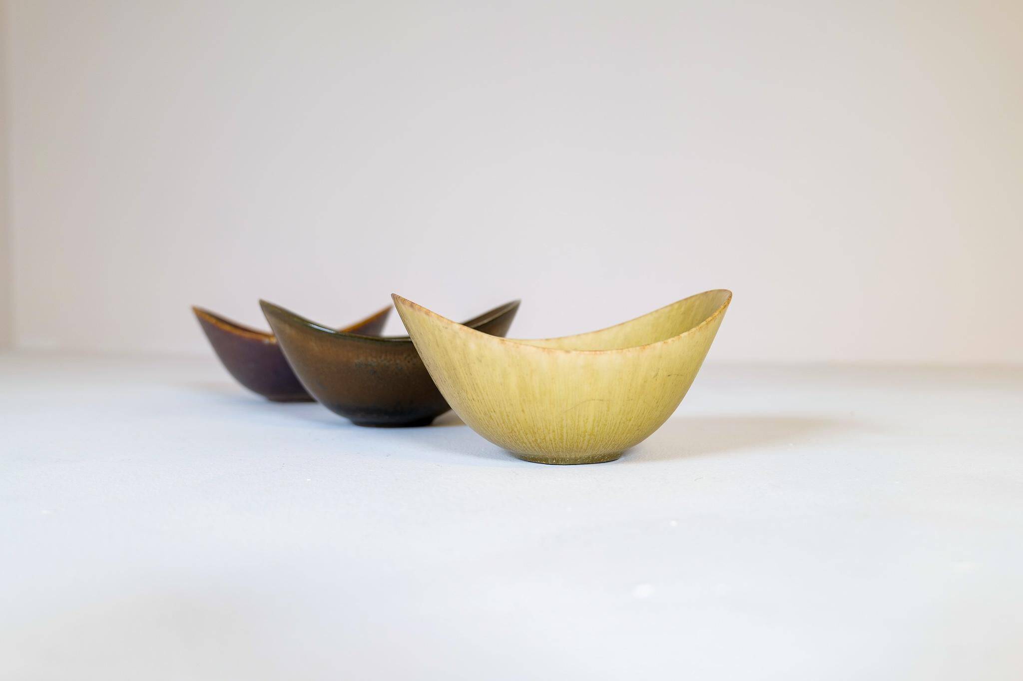 Set of 3 modern mid-century ceramic bowls by Gunnar Nylund Rörstrand, Sweden.