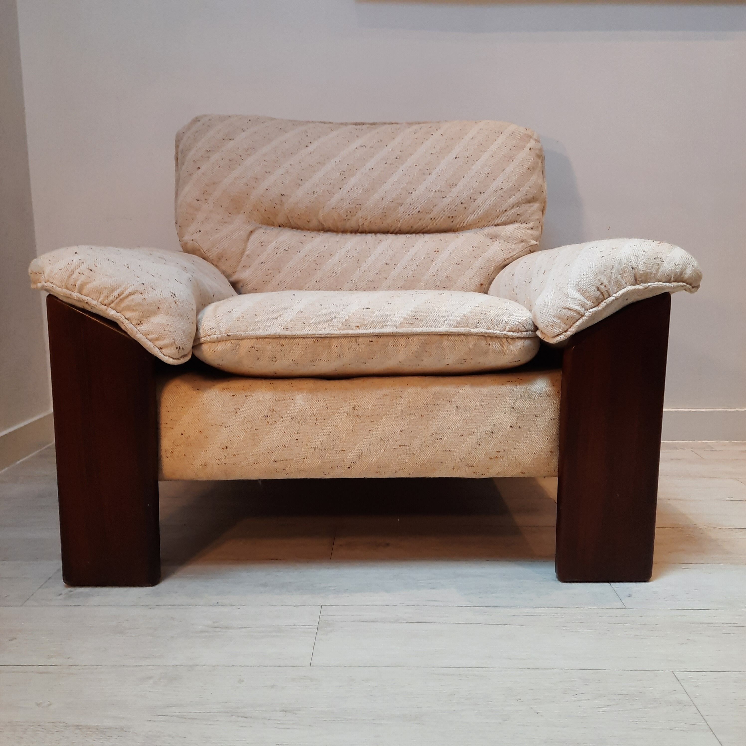Pair of Italian armchair in Walnut 1970