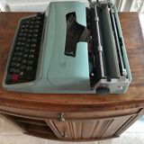 Olivetti lettera 32 typewriter