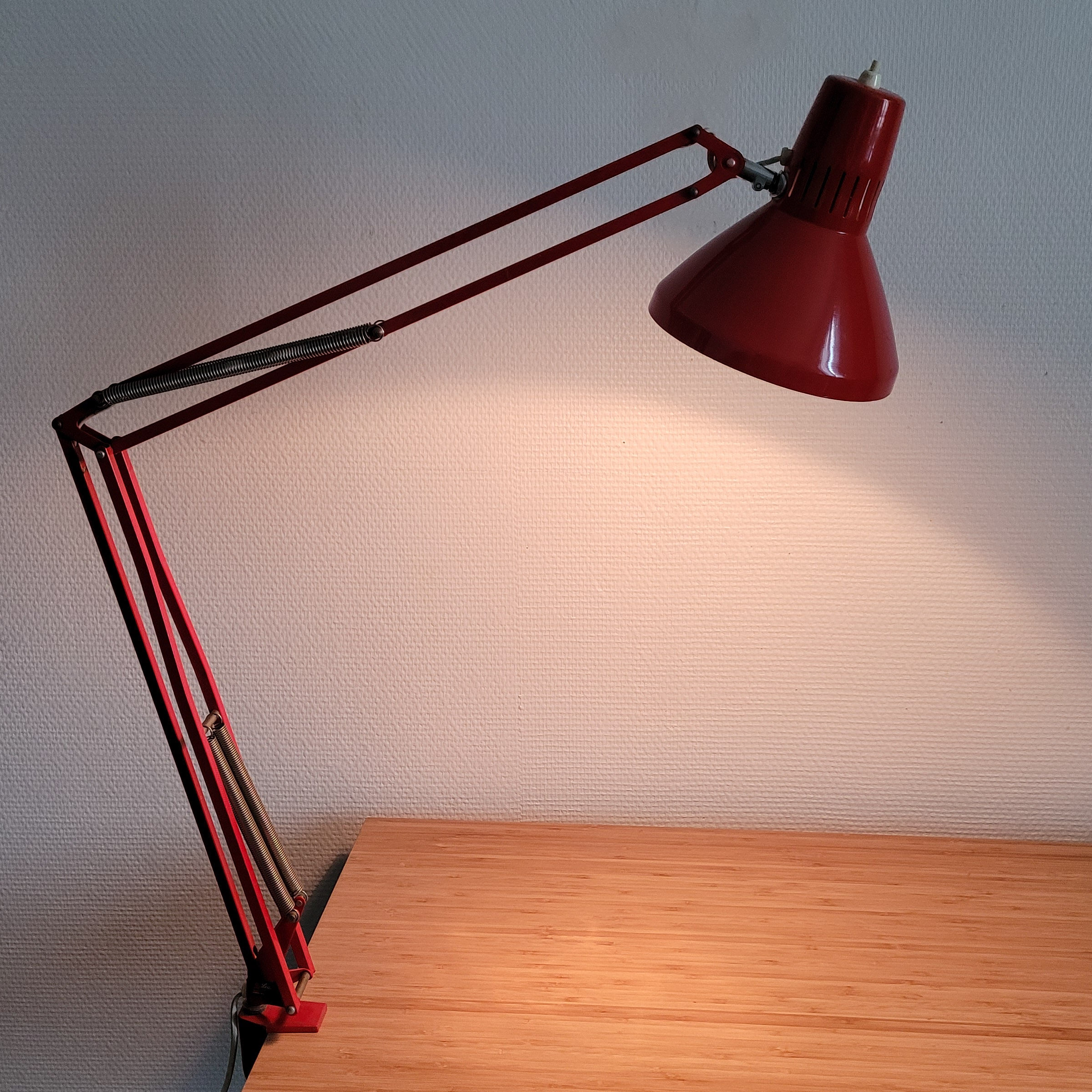 Ledu red architect lamp