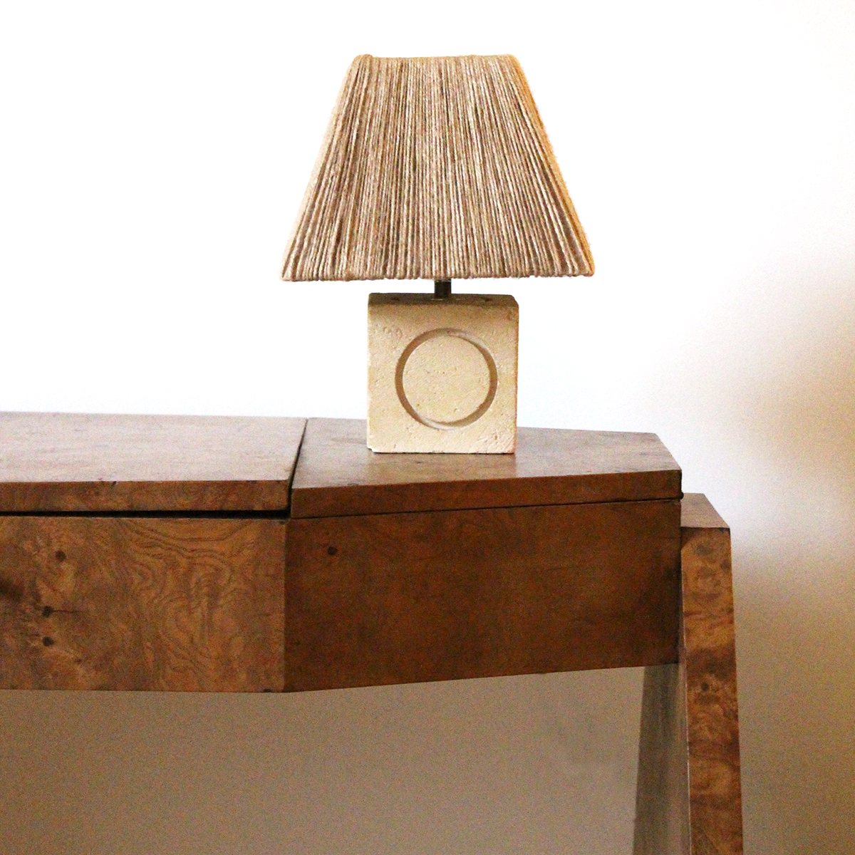 Lampe en pierre taillée