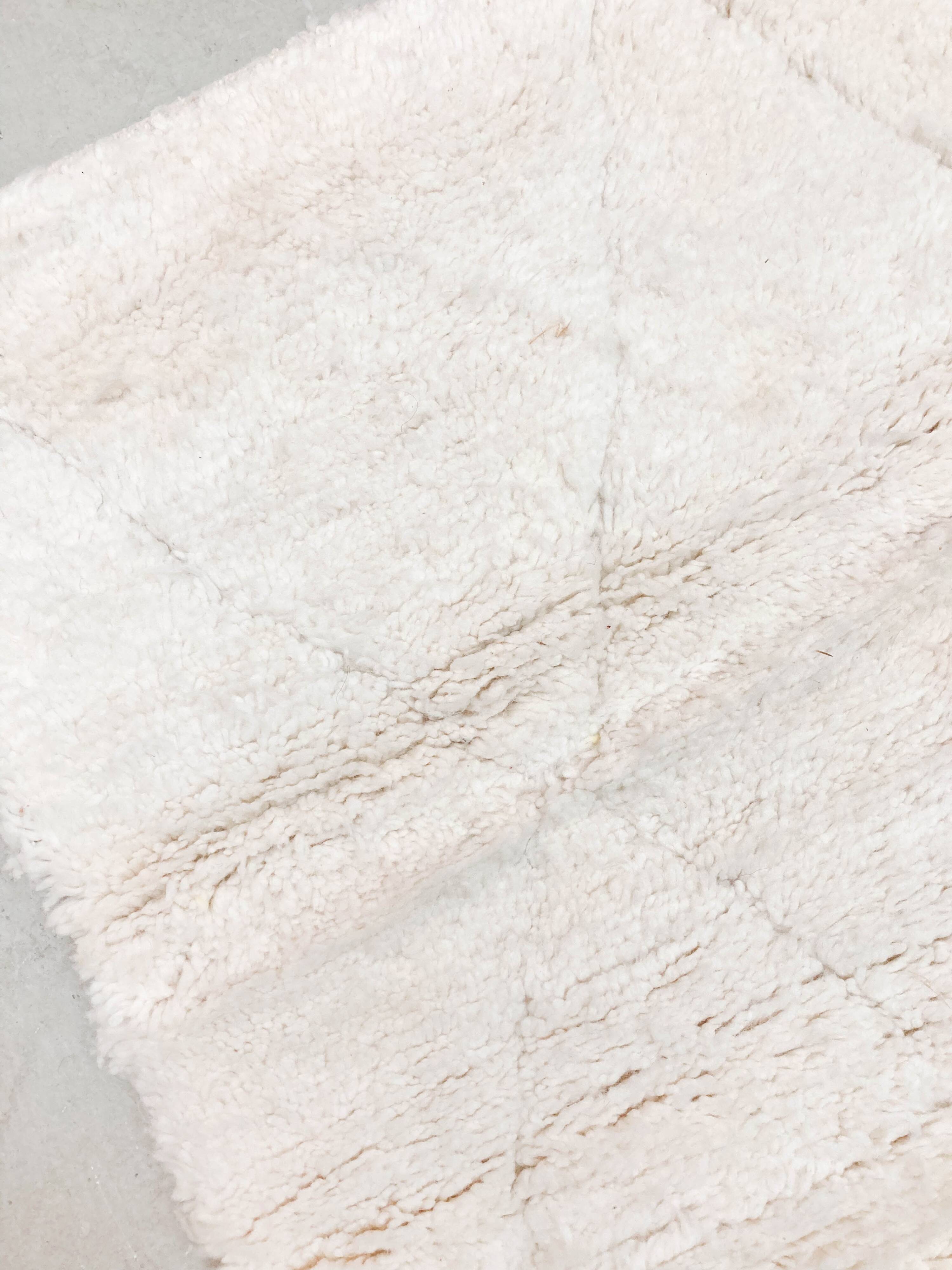 Beni Ouarain Moroccan Berber carpet with engraved diamonds 1.50x0.95m