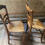 2 chaises en bois avec canage