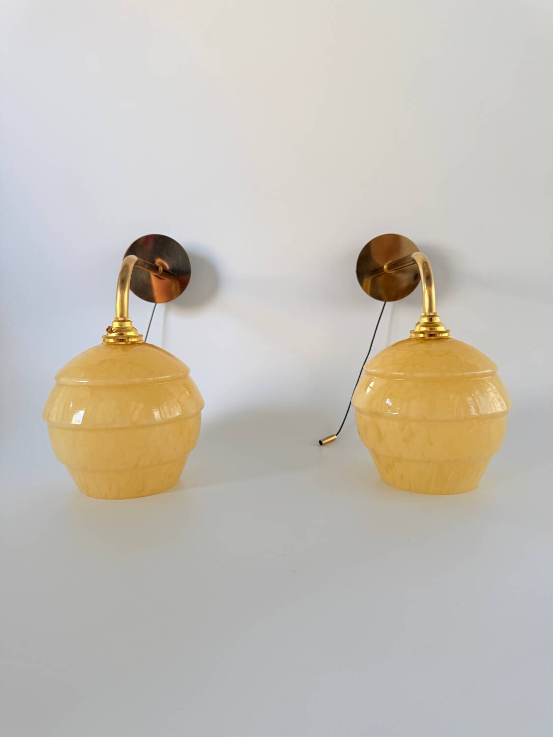 Vintage wall lamp with pull switch
