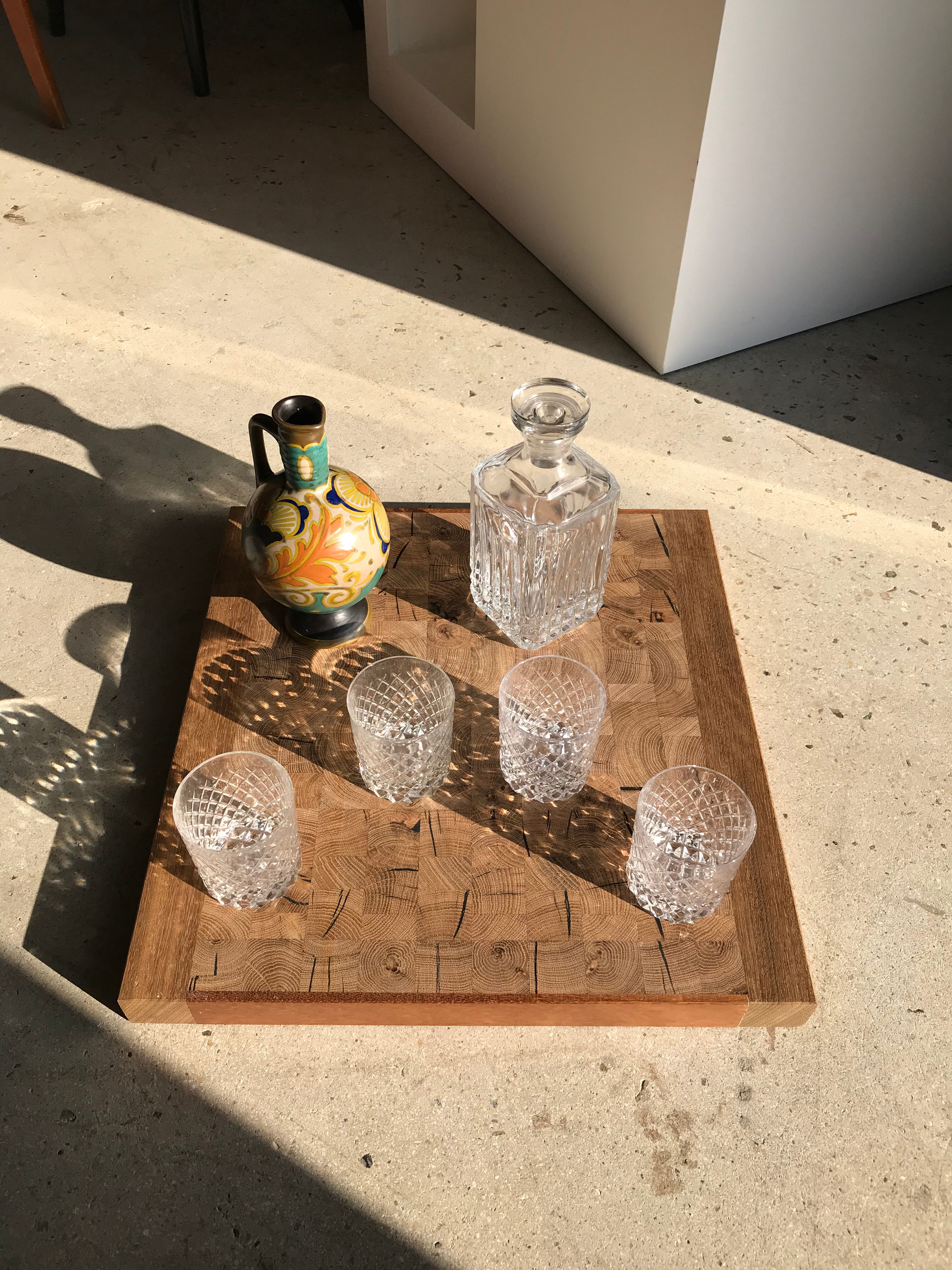 Decorative wooden top with checkerboard effect