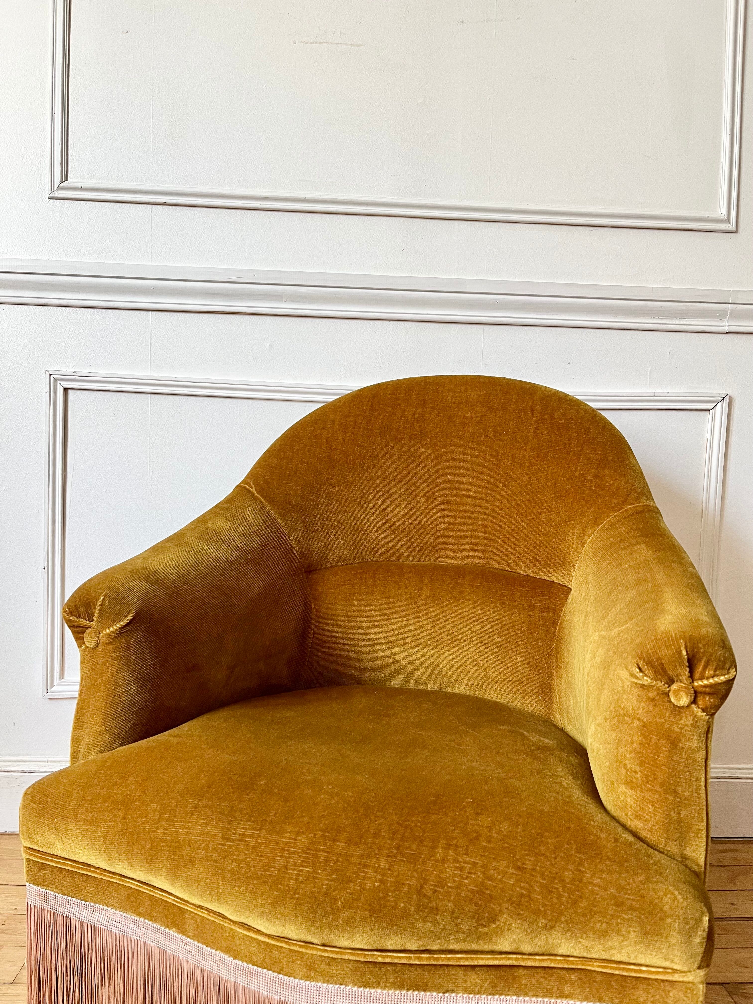 Toad armchair in gold velvet