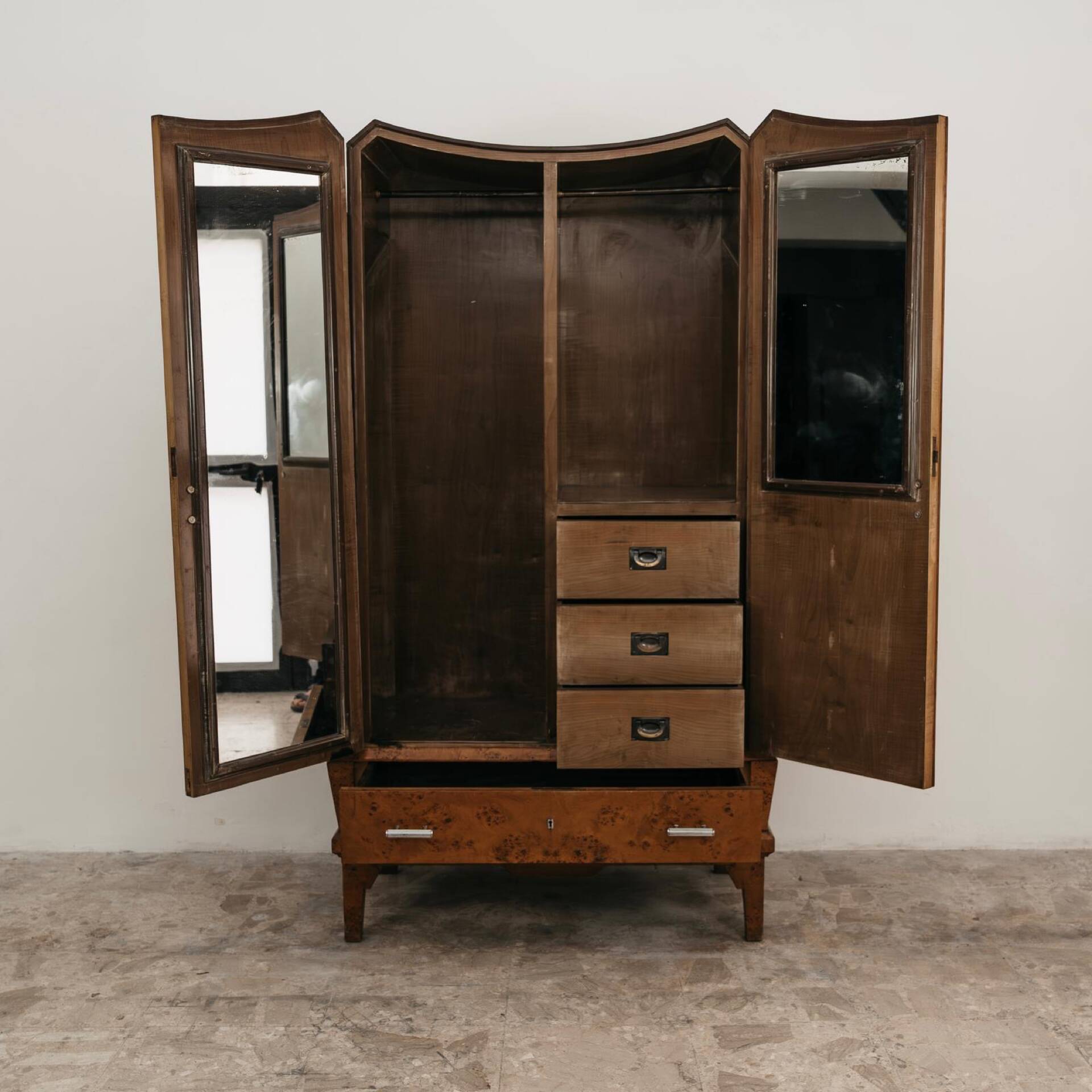 Armoire Cubiste Art Déco en Ronce Années 40 Design Vintage