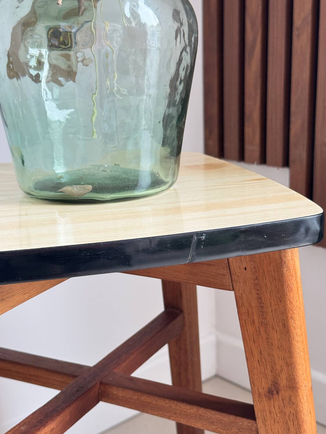 Tabouret en bois et Formica vintage