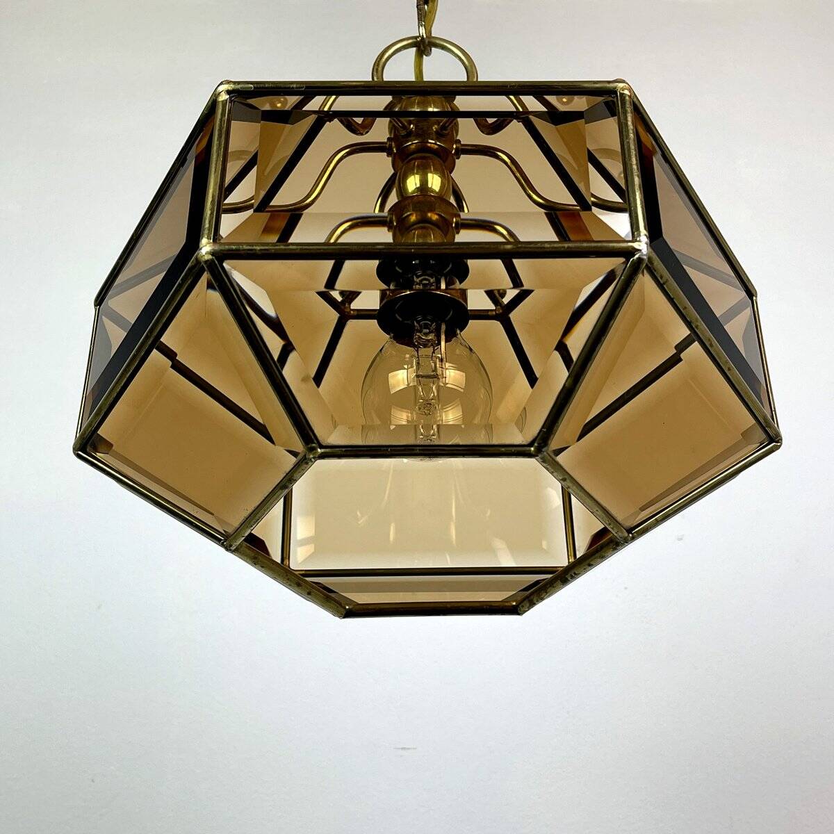 Vintage hexagonal diamond-cut crystal chandelier in gilded brass, Italy, 1960s.