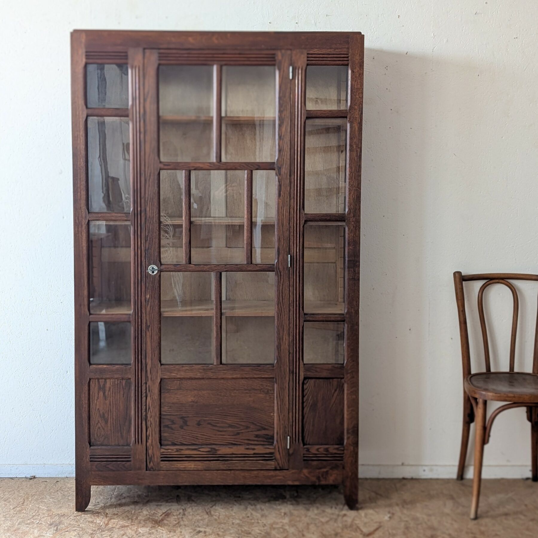 Armoire vitrée chêne massif des années 40/50