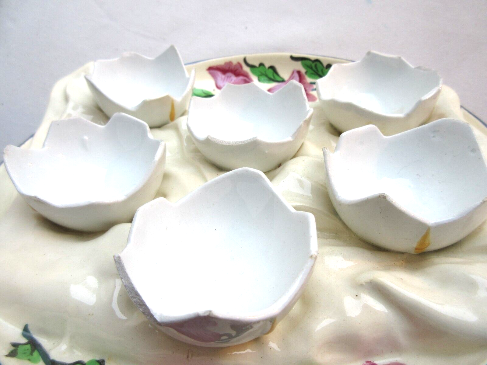 Egg dish or egg dish in slip trompe l'oeil signed GD Paris Deposited