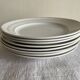 Set of 8 modernist flat plates in fine earthenware with pure gold trim, 1930.