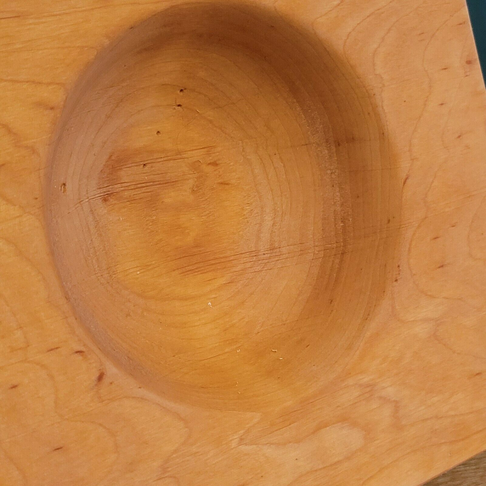 2 flared bowls in square and round wood