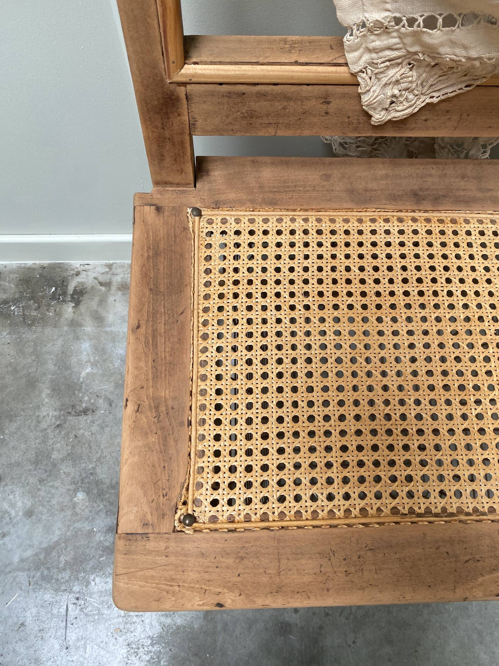 Banc en chêne et cannage