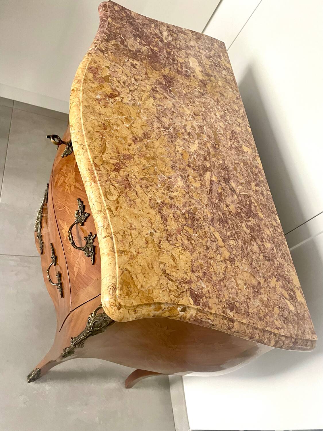 Pair of antique Louis XV chests of drawers in very good condition