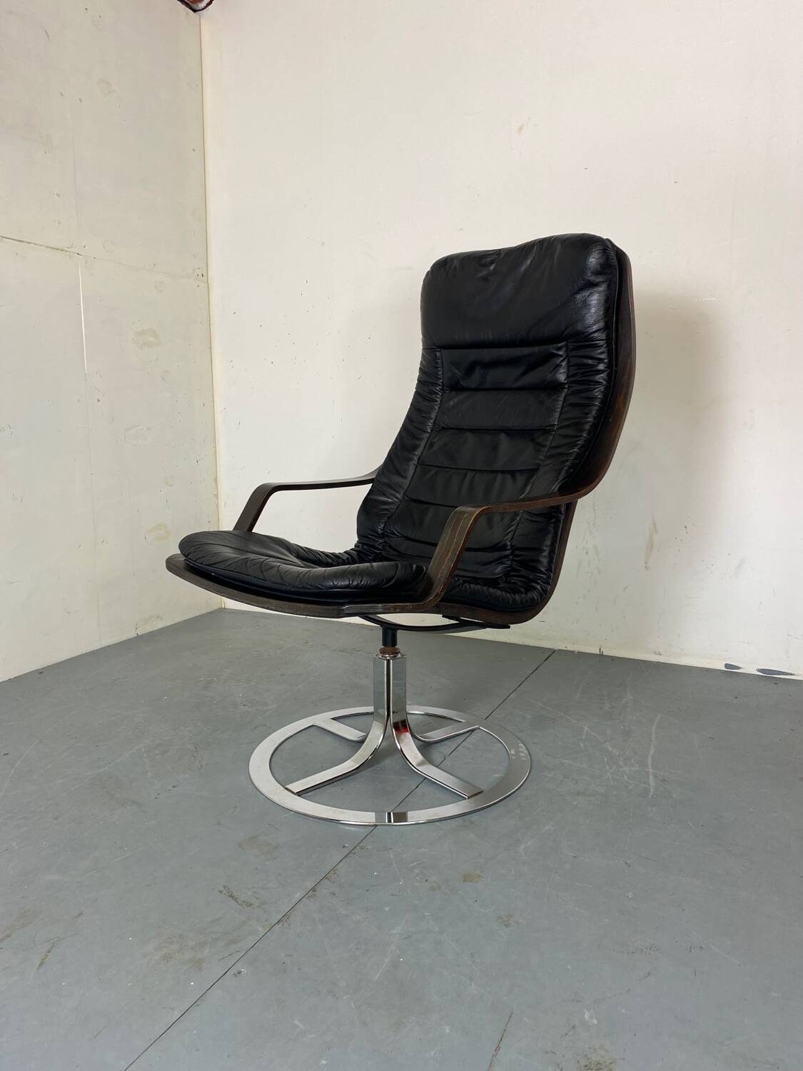 Chaise pivotante suédoise du milieu du siècle de Göte Möbler, années 1970