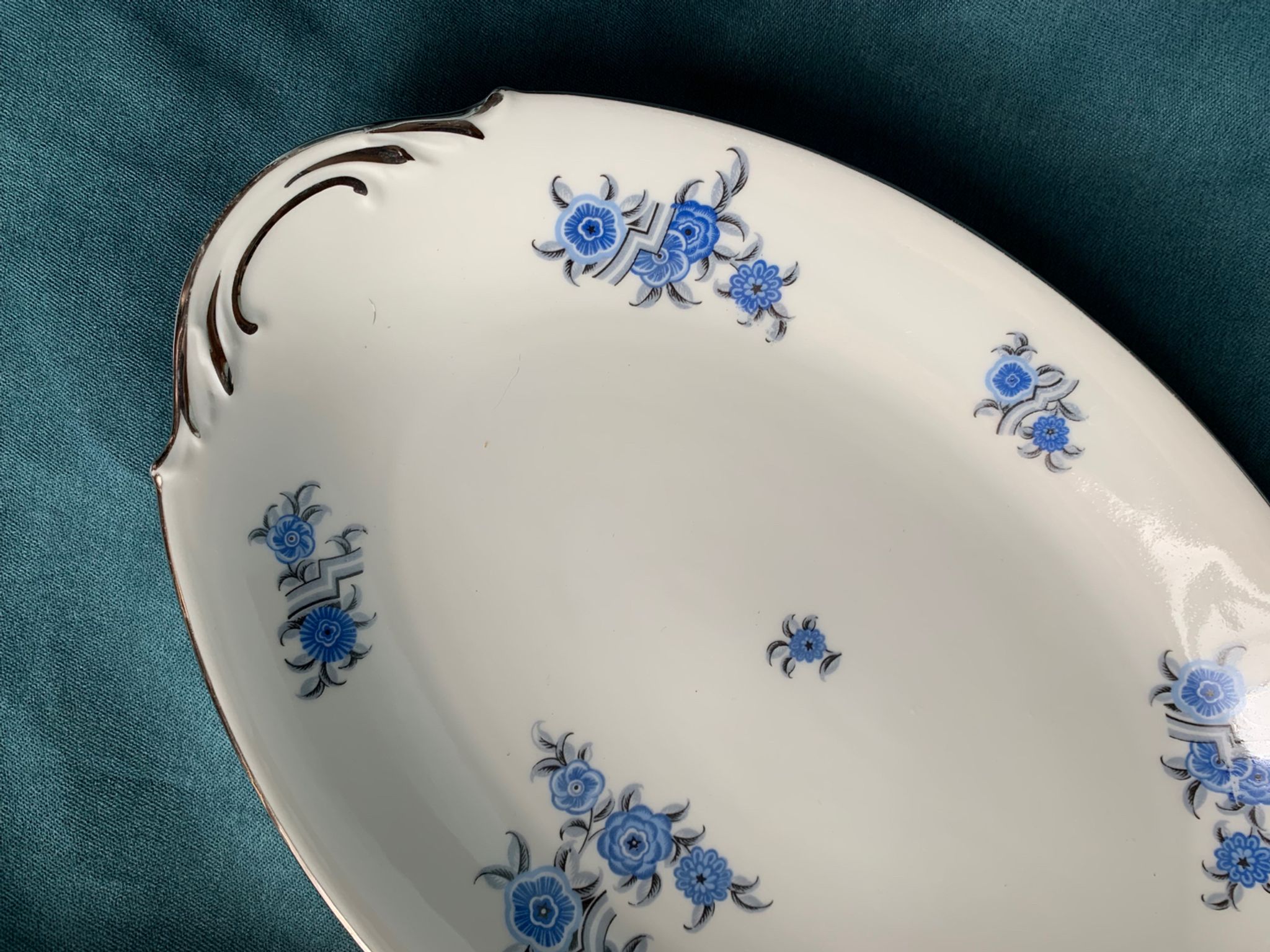 Limoges F.Legrand & Cie - Oval dish, art deco era in white porcelain, platinum nets,