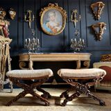 Paire de curules de la fin du xixe en bois sculpté de style Louis xv