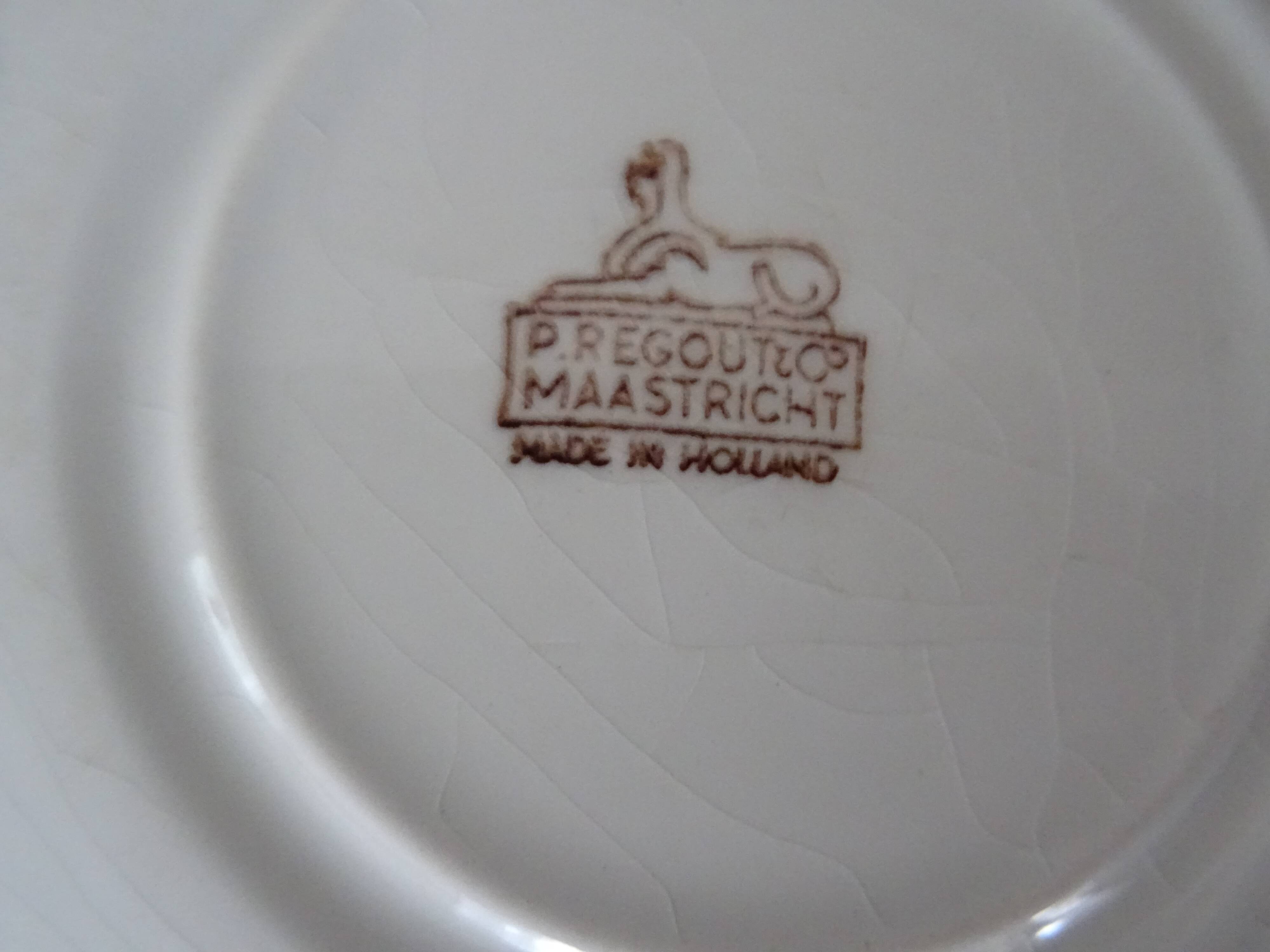 6 dessert plates and 2 blue cups P.Regout Maastricht Holland