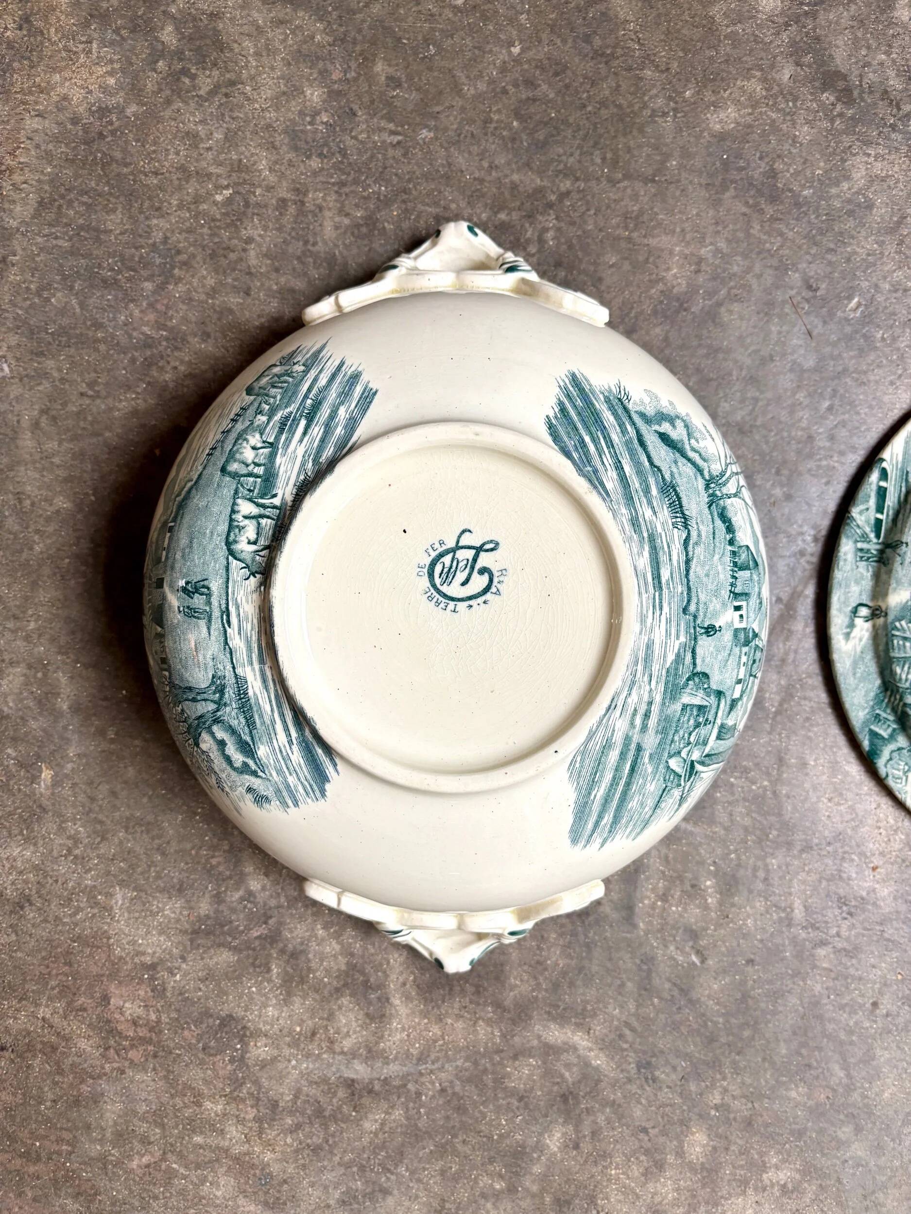 Grande soupière Salins en terre de fer, service "Delft"