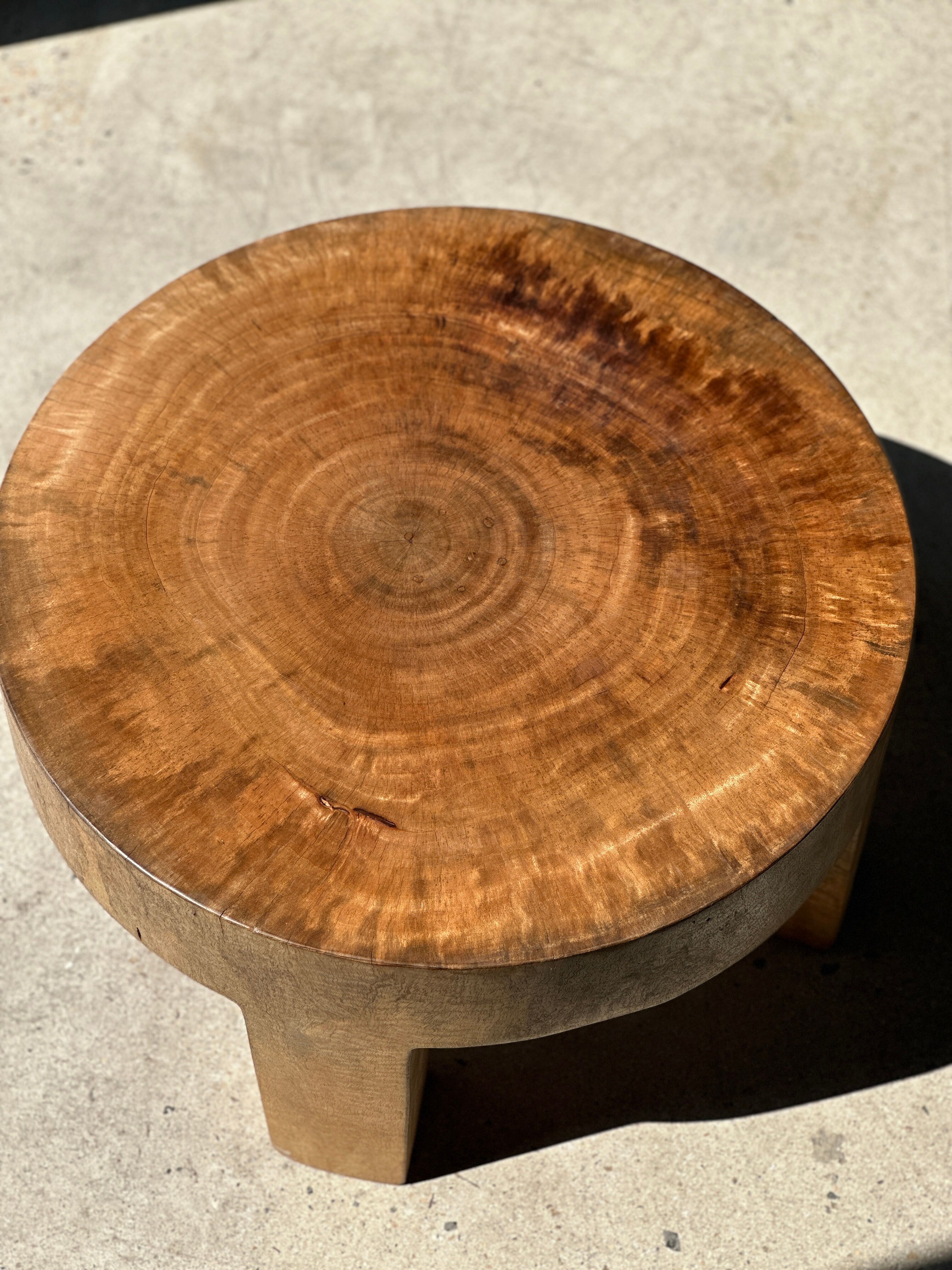 Quadripod coffee table in solid wood monoxyl natural color (dark)