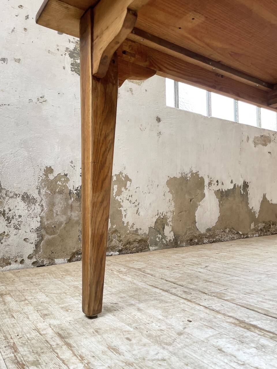 Farmhouse table with spindle legs 2.50m