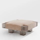 Large banc ottoman Carla Sozzani à Milan velour de mohair 1990