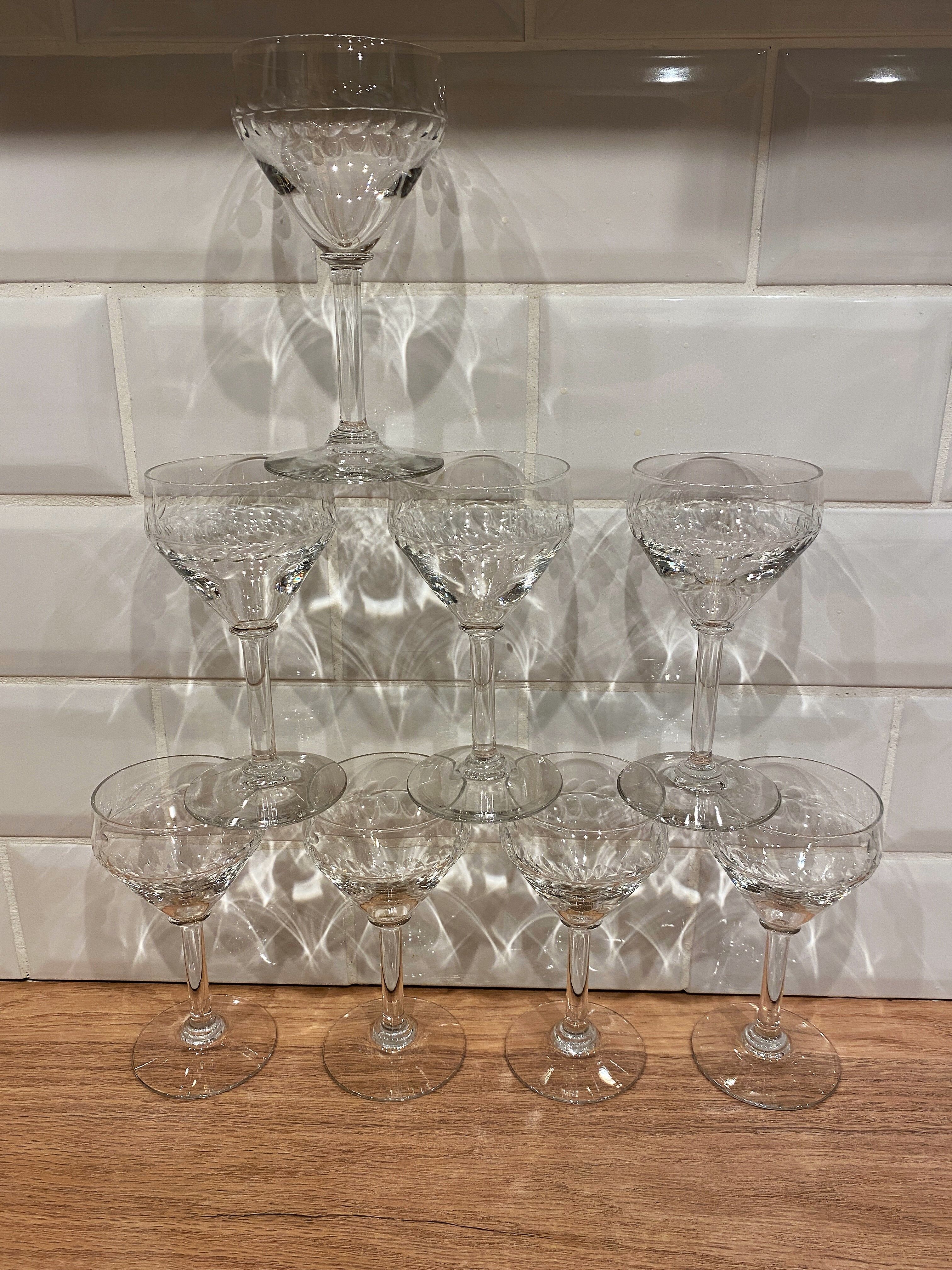 Set of 8 wine glasses