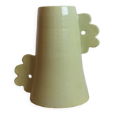 Vase abstrait en céramique fait main à anses asymétriques vert pomme