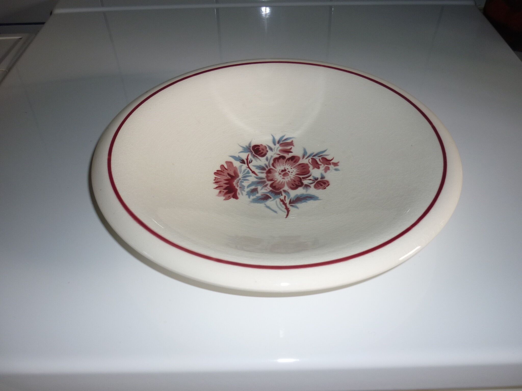 Tulip plates and garnet red bouquet