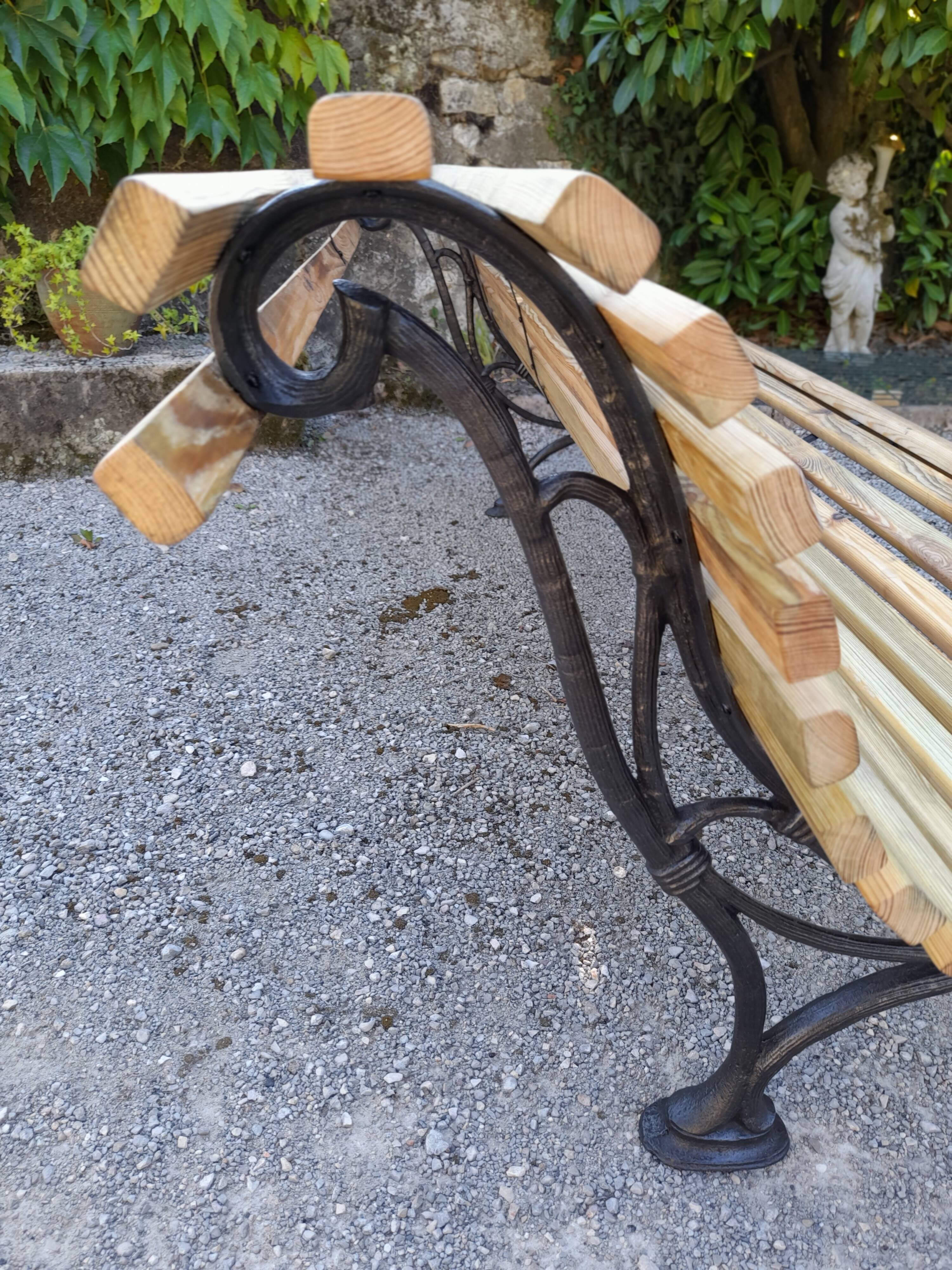 Old garden bench (Louisiana)