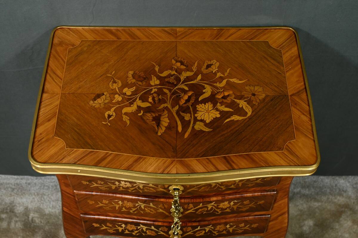 Bedside table in rosewood and palisander, Louis XV style – Late 19th century