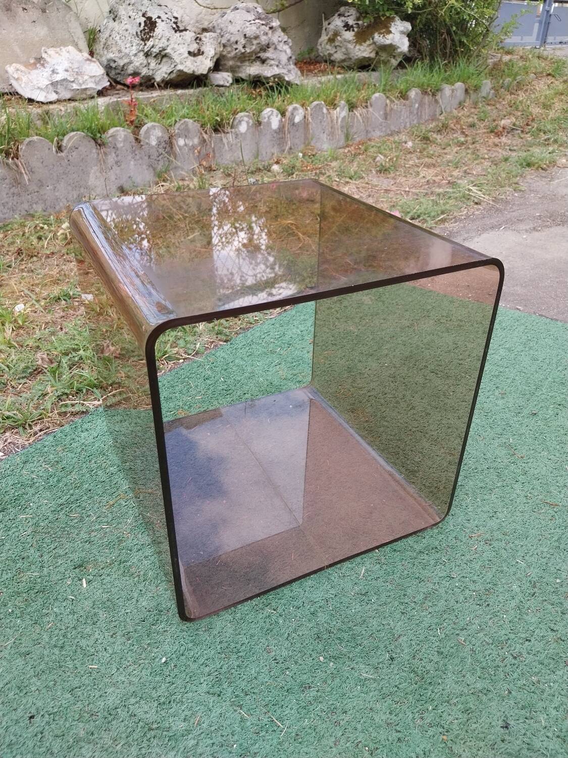 Tables de chevets en plexiglas