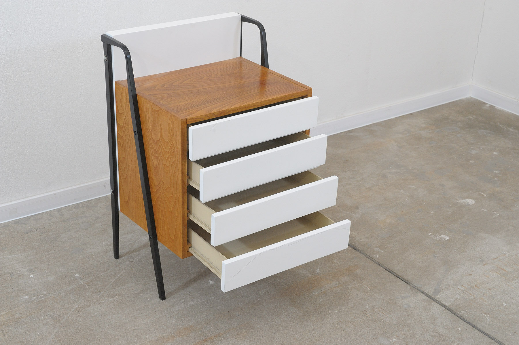 Commode du milieu du siècle entièrement restaurée par Tatra nabytok, années 1960