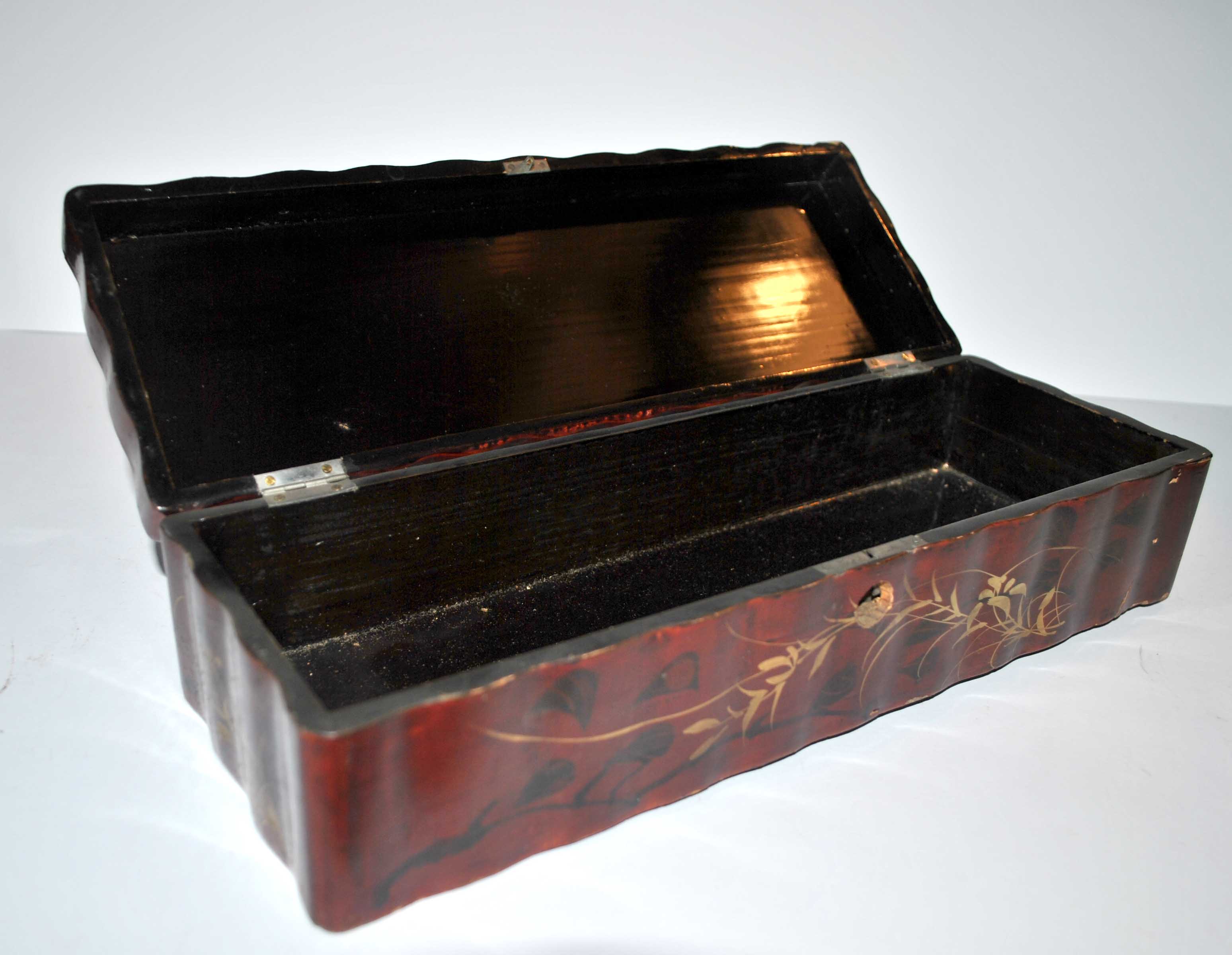 Antique glove box in Red China Lacquer decorated with golden birds