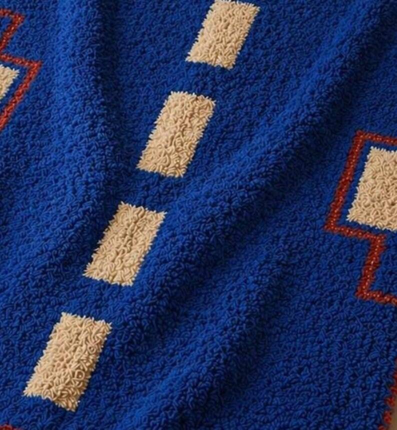Traditional Moroccan Rug – Perfect for Home Decor 250cm x 150cm