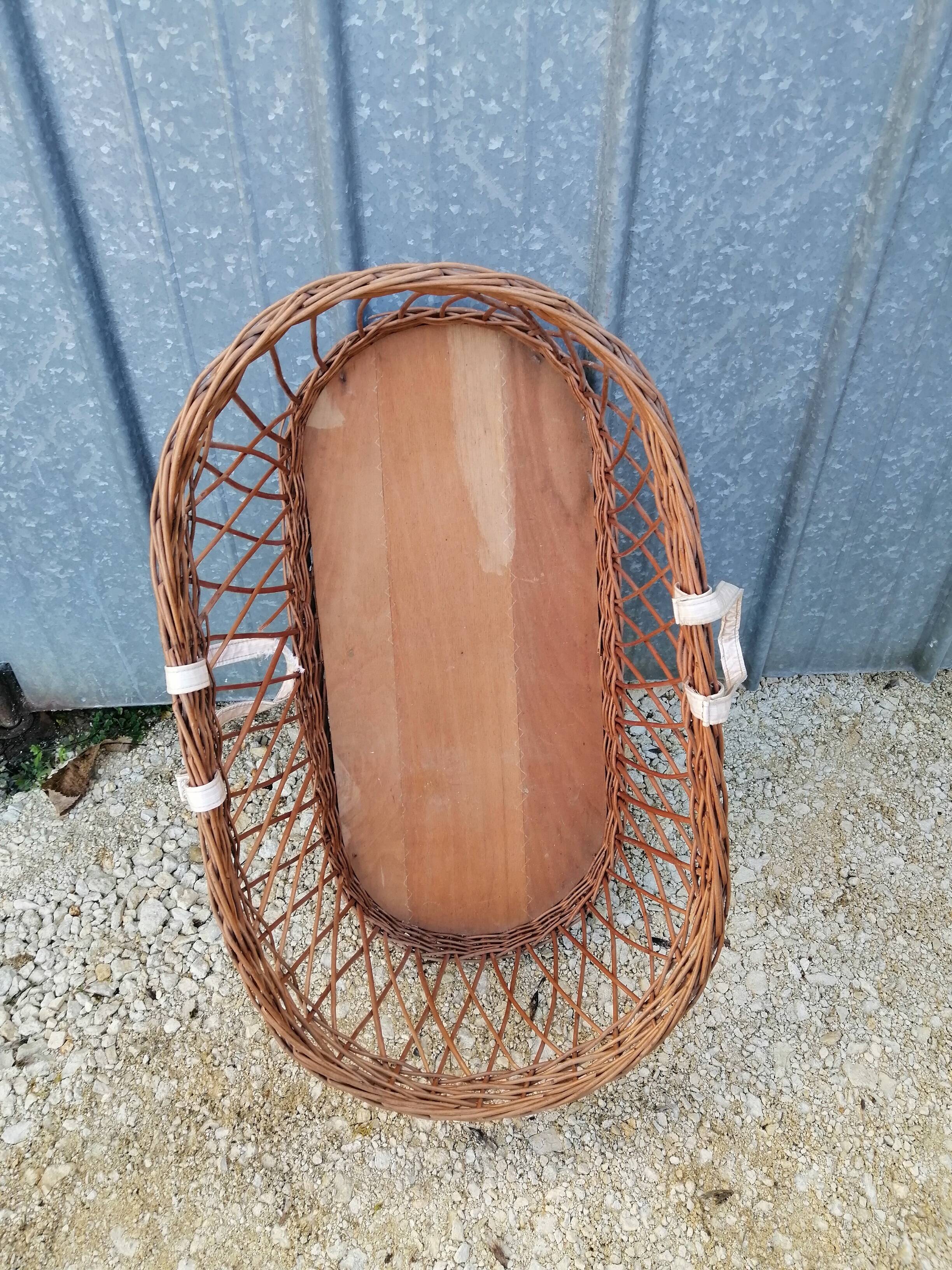 Berceau en rotin et osier