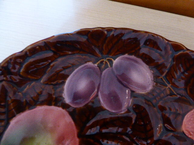 Dish a cakes Sarreguemines vintage 1970, dabbling in enamelled ceramic, fruits