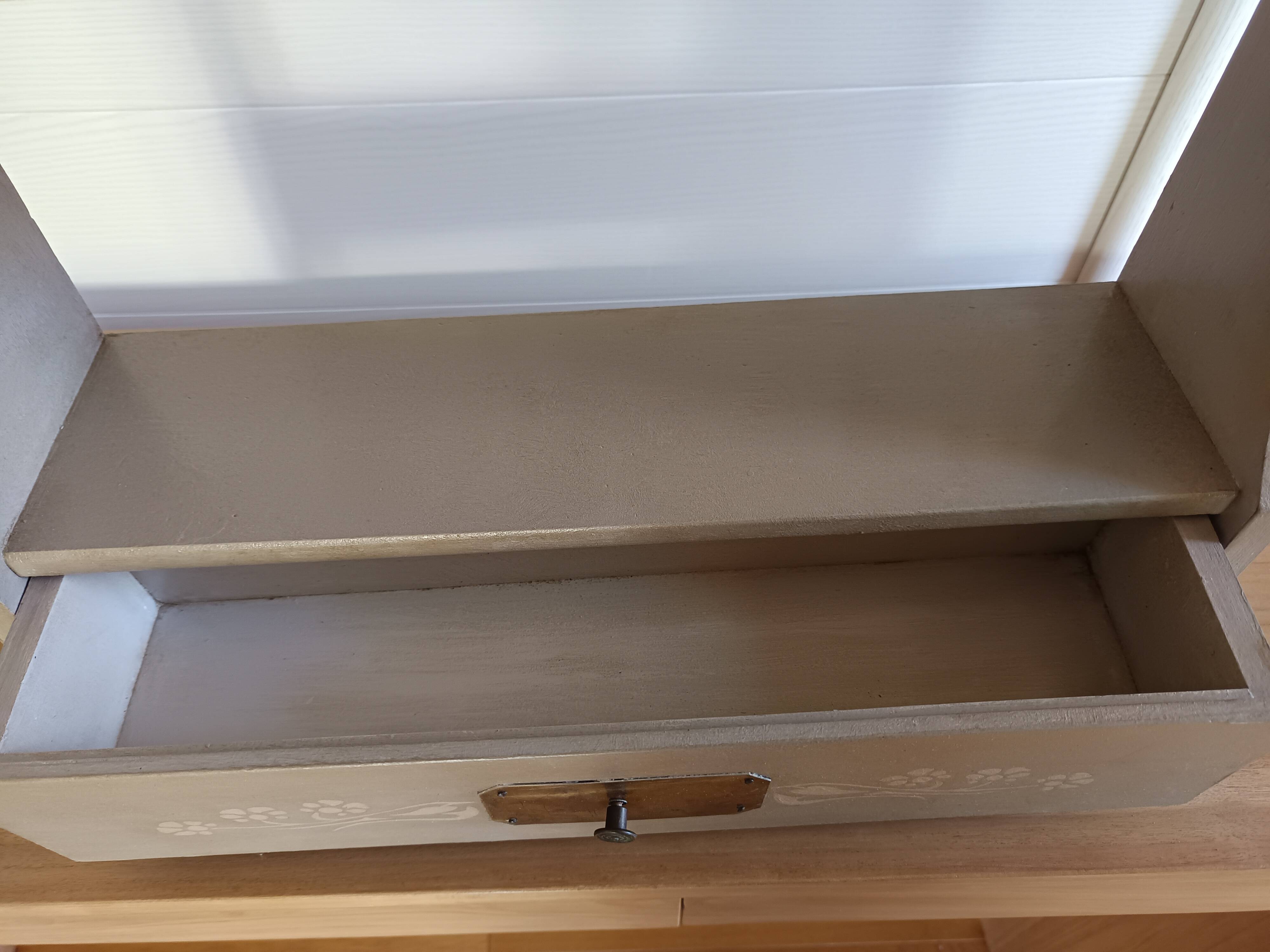Etagère murale relooquée