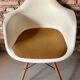 Lot de fauteuils eames vitra avec accoudoirs (6)