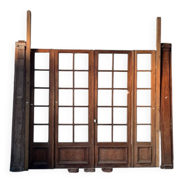 Portes d'intérieur à petits carreaux et pilastres, années 1900