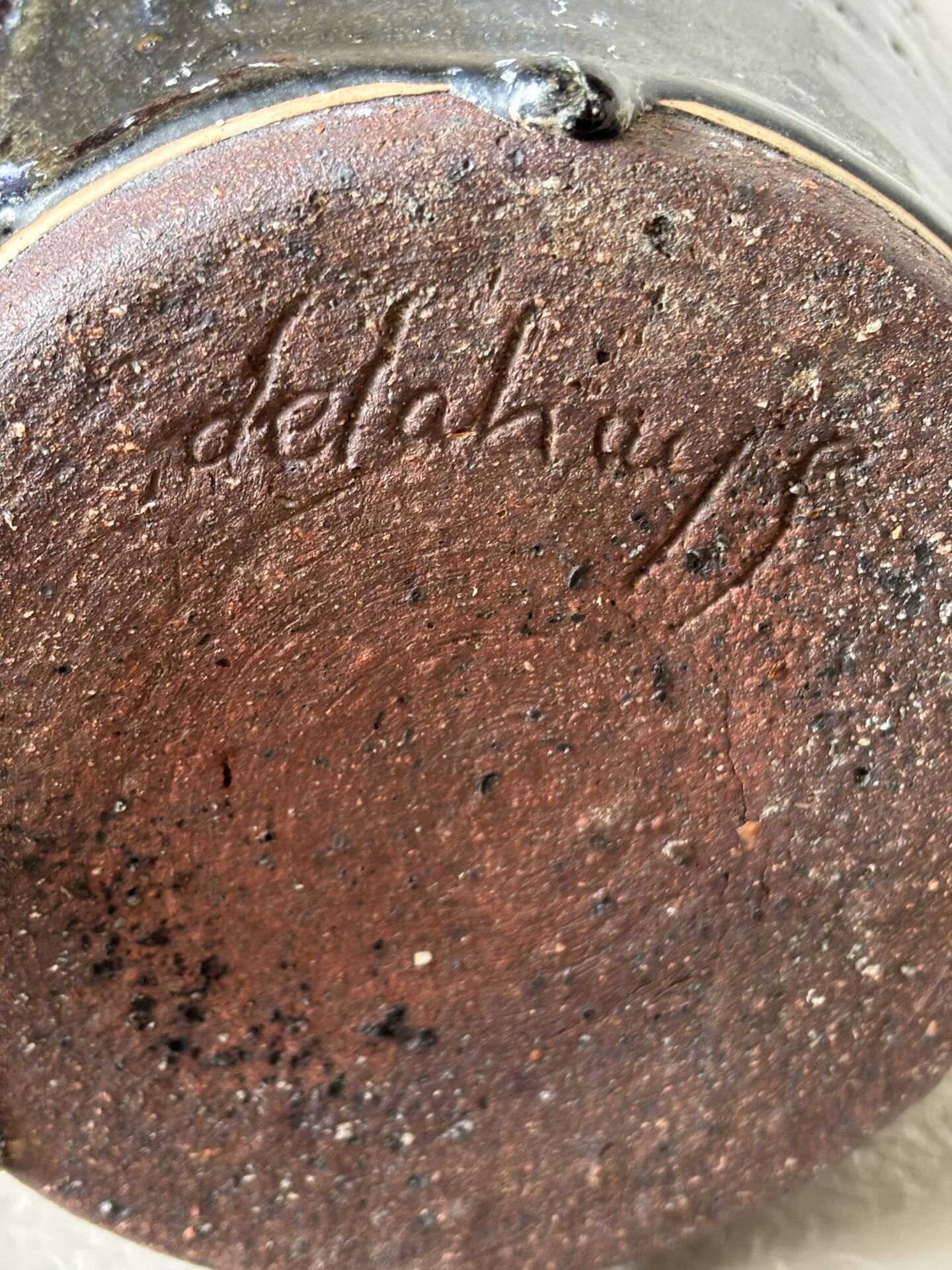Vase en grès signé Delahaye 