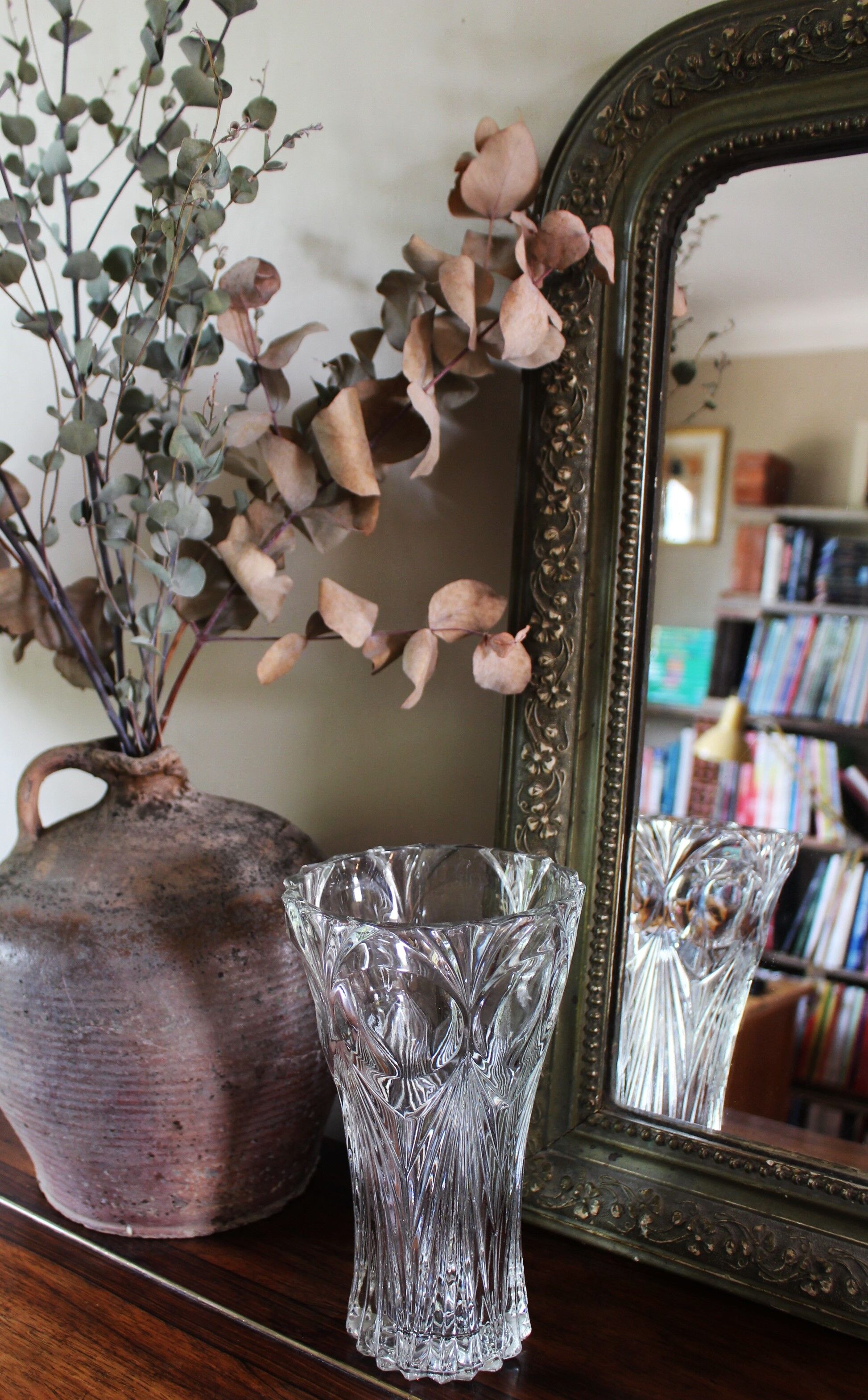 Transparent chiseled glass vase