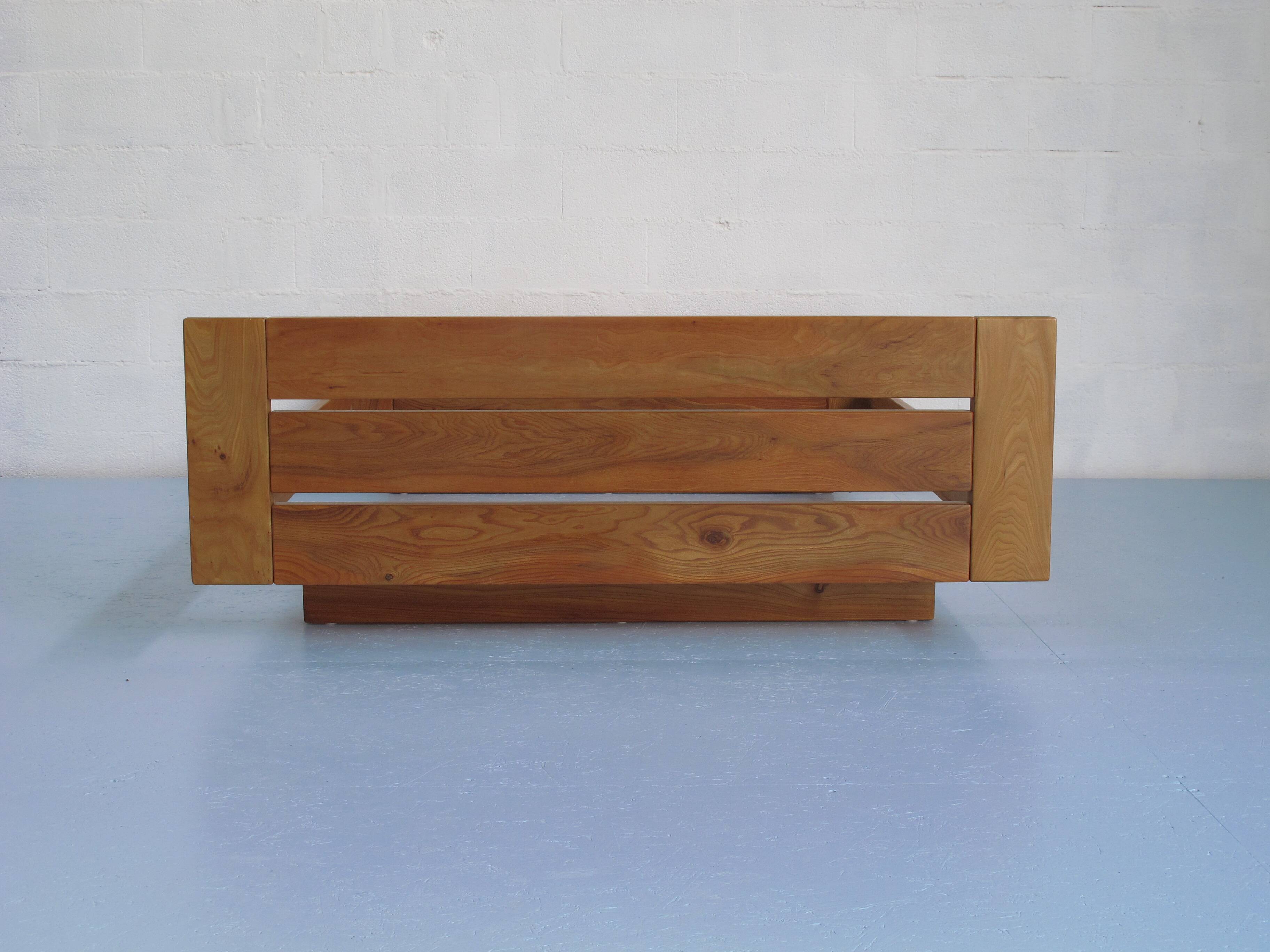 Regain solid elm bed