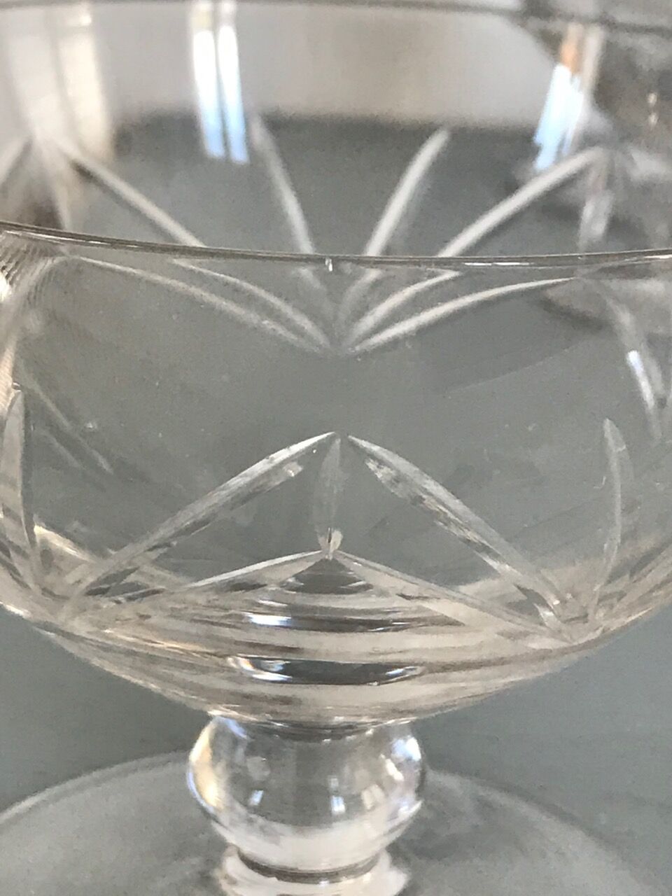 8 cups champagne service