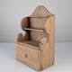 Étagère en pin sculpté à la main, style art populaire, 1 tiroir, 1950