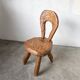 Petite chaise sculptée à la gouge