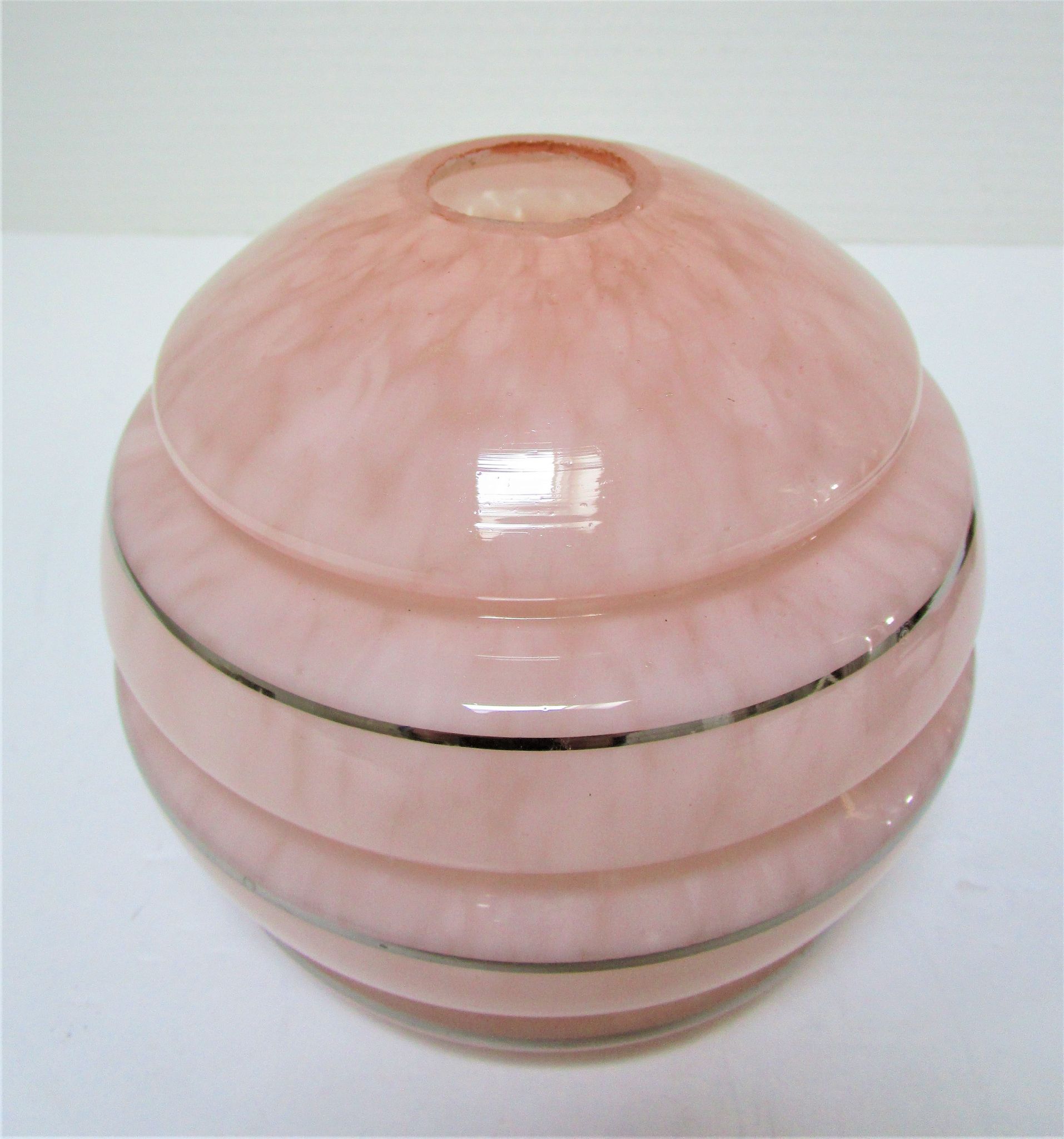 Porcelain porcelain patinated glass of Clichy pink Art Deco