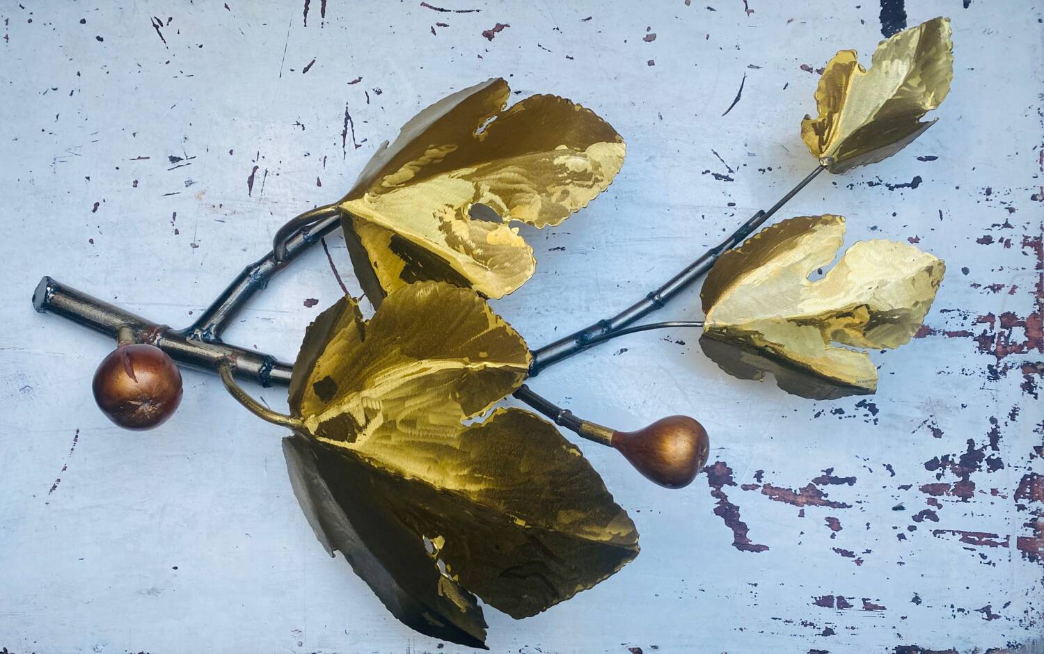 Applique murale feuilles dorées