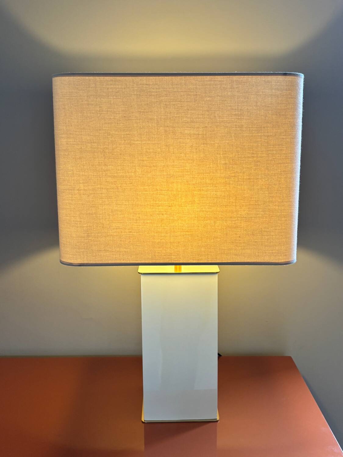 Elysée Red Edition Ivory Lamp